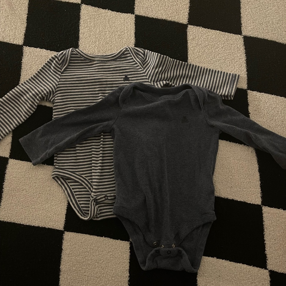 GAP 6-12 month long sleeve onesie